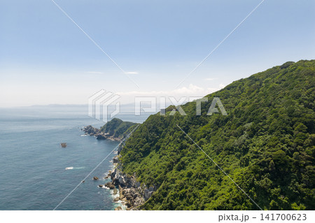三重県伊勢志摩の離島「神島」鳥羽方面を望む 三重県伊勢志摩の離島「神島」鳥羽方面を望む 141700623
