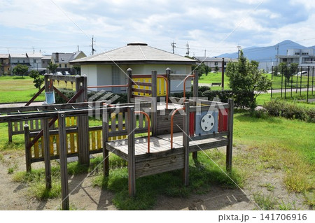 児童公園の木製遊具 児童公園の木製遊具 141706916