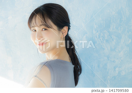 3世代の女性ファミリー 141709580