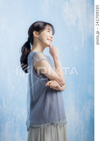 3世代の女性ファミリー 3世代の女性ファミリー 141709585
