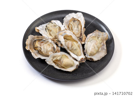 fresh raw whole oysters served on open half shell 141710702