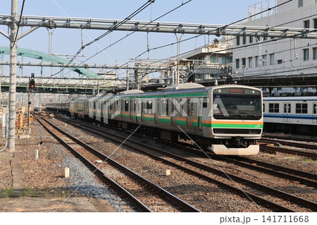 大宮駅に到着したJR宇都宮線の上り電車 大宮駅に到着したJR宇都宮線の上り電車 141711668