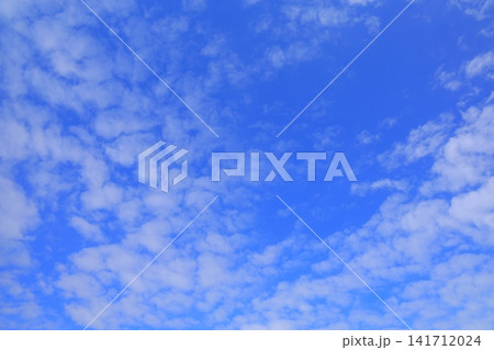 青空に浮かぶ雲 青空に浮かぶ雲 141712024