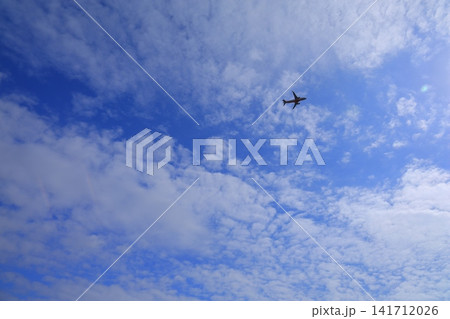 青空に浮かぶ雲 青空に浮かぶ雲 141712026