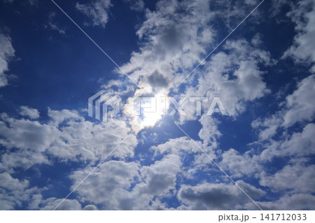 青空に浮かぶ雲 青空に浮かぶ雲 141712033