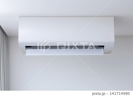 部屋に設置されたエアコン 部屋に設置されたエアコン 141714990