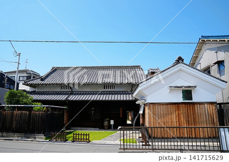 大阪 富田林市 寺内町 旧田中家住宅(西筋、夏) 大阪 富田林市 寺内町 旧田中家住宅(西筋、夏) 141715629