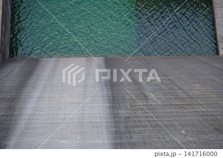 エメラルドの水面 エメラルドの水面 141716000
