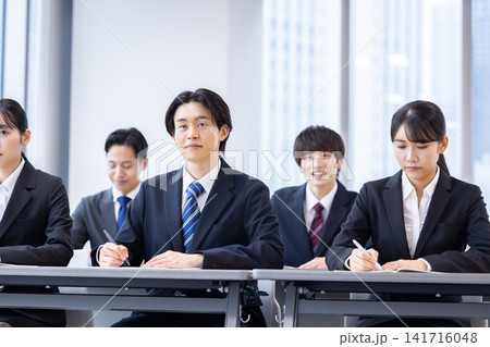 就活 セミナー スーツを着た若い男女 撮影協力:学校法人電波学園 東京電子専門学校 就活 セミナー スーツを着た若い男女 撮影協力:学校法人電波学園 東京電子専門学校 141716048