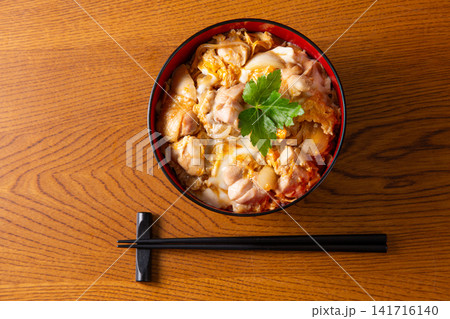 三つ葉ののった親子丼 141716140