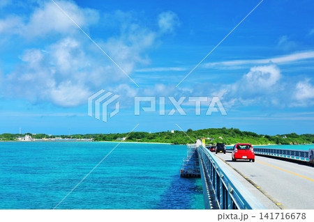 沖縄 池間大橋からの青空と海 沖縄 池間大橋からの青空と海 141716678