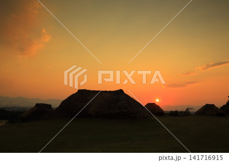 岩手県北上市 夕焼けの遺跡 岩手県北上市 夕焼けの遺跡 141716915