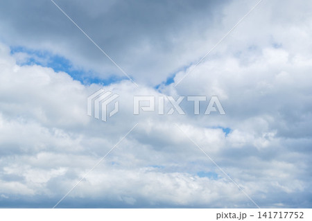 春の雲が広がる空08 春の雲が広がる空08 141717752