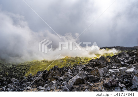 Sulfur emissions from Sierra Negra volcano, Isabela Island, Galapagos 141717841