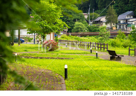 小野川温泉街の緑豊かな公園風景 小野川温泉街の緑豊かな公園風景 141718189