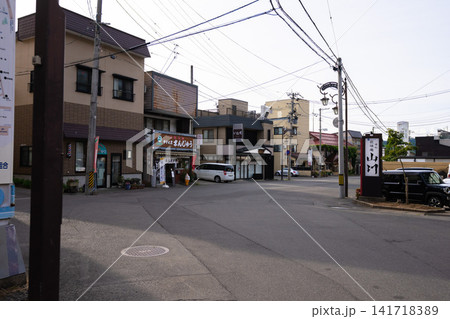 小野川温泉の街並みとレトロな店舗 小野川温泉の街並みとレトロな店舗 141718389