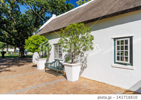 Cozy white house with thatched roof 141718810
