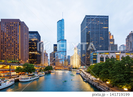 Scenic view of downtown Chicago during sunset 141719199