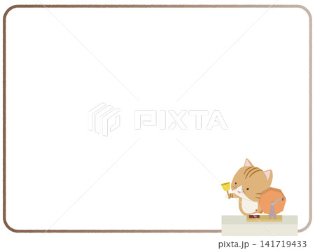 ガラポン抽選とベルを鳴らす笑顔の茶トラ猫のフレーム 141719433