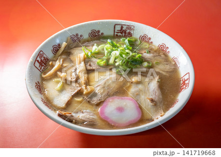和歌山ラーメンの老舗名店「井出商店」の特製中華そば 和歌山ラーメンの老舗名店「井出商店」の特製中華そば 141719668