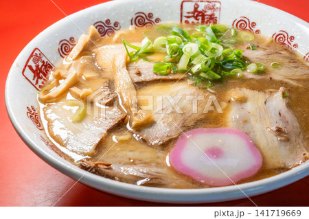 和歌山ラーメンの老舗名店「井出商店」の特製中華そば 141719669