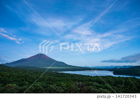 パノラマ台からの山中湖と富士山 パノラマ台からの山中湖と富士山 141720343