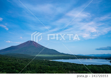 パノラマ台からの山中湖と富士山 パノラマ台からの山中湖と富士山 141720353