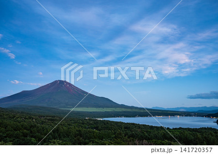 パノラマ台からの山中湖と富士山 141720357