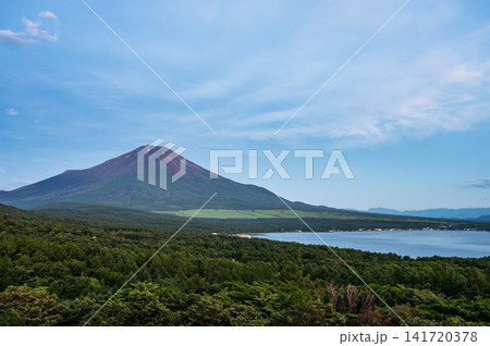 パノラマ台からの山中湖と富士山 パノラマ台からの山中湖と富士山 141720378