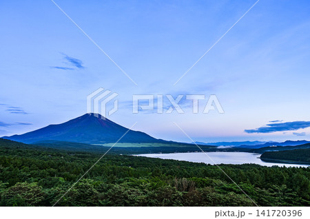 パノラマ台からの山中湖と富士山 パノラマ台からの山中湖と富士山 141720396