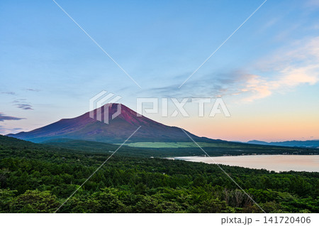 パノラマ台からの山中湖と富士山 141720406