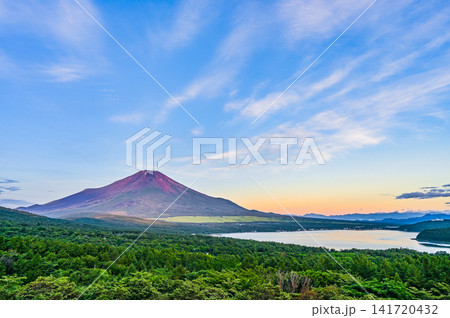 パノラマ台からの山中湖と富士山 パノラマ台からの山中湖と富士山 141720432