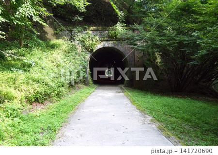 碓氷峠 めがね橋 廃線となったトンネル 碓氷峠 めがね橋 廃線となったトンネル 141720690