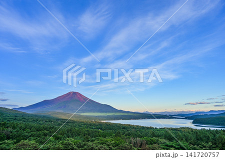 山梨パノラマ台からの山中湖と富士山 山梨パノラマ台からの山中湖と富士山 141720757