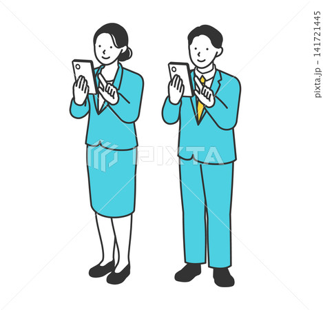 スマホを操作する20代の若手男女ビジネスマン 営業ツールやWebサイト案内に便利な全身立ち姿 141721445