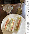 喫茶店で味わうミックスサンドイッチ 141721625