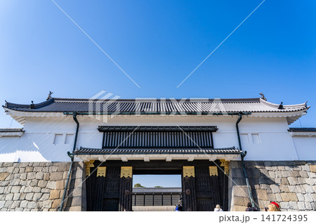 京都 二条城(元離宮二条城)東大手門(楼門)重要文化財:江戸時代大政奉還の舞台 京都 二条城(元離宮二条城)東大手門(楼門)重要文化財:江戸時代大政奉還の舞台 141724395