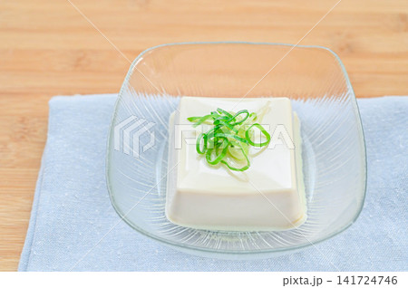 清涼感のある冷やっこ(シンプルな充填絹豆腐) 清涼感のある冷やっこ(シンプルな充填絹豆腐) 141724746