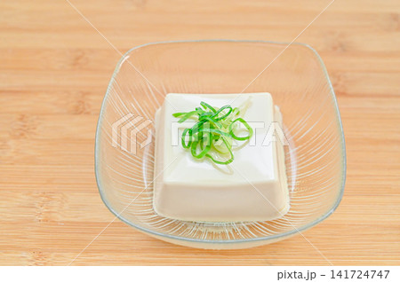 清涼感のある冷やっこ(シンプルな充填絹豆腐) 清涼感のある冷やっこ(シンプルな充填絹豆腐) 141724747