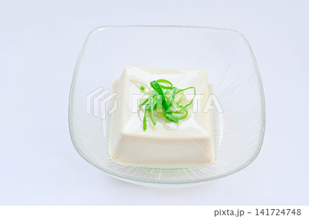 清涼感のある冷やっこ(シンプルな充填絹豆腐) 清涼感のある冷やっこ(シンプルな充填絹豆腐) 141724748