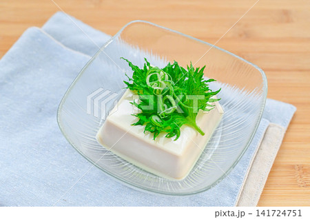薬味をトッピングした冷奴 薬味をトッピングした冷奴 141724751