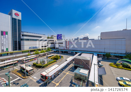 晴天の和歌山駅東口駅前広場と近鉄百貨店・JR西日本和歌山ミオ 晴天の和歌山駅東口駅前広場と近鉄百貨店・JR西日本和歌山ミオ 141726574
