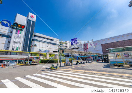 晴天の和歌山駅東口駅前広場と近鉄百貨店・JR西日本和歌山ミオ 晴天の和歌山駅東口駅前広場と近鉄百貨店・JR西日本和歌山ミオ 141726579