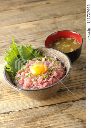ねぎとろ丼、マグロのたたき丼とお味噌汁 ねぎとろ丼、マグロのたたき丼とお味噌汁 141727666