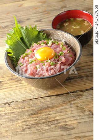 ねぎとろ丼、マグロのたたき丼とお味噌汁 ねぎとろ丼、マグロのたたき丼とお味噌汁 141727668