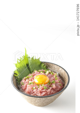 ねぎとろ丼、マグロのたたき丼を白背景で撮影 ねぎとろ丼、マグロのたたき丼を白背景で撮影 141727696