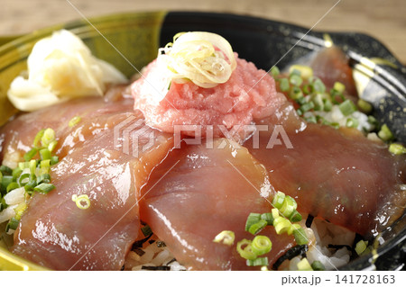 ネギトロと漬け鮪丼弁当 ネギトロと漬け鮪丼弁当 141728163