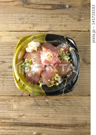ネギトロと漬け鮪丼弁当 ネギトロと漬け鮪丼弁当 141728183