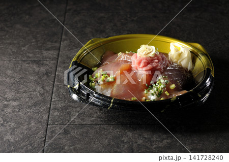 ネギトロと漬け鮪丼弁当 ネギトロと漬け鮪丼弁当 141728240