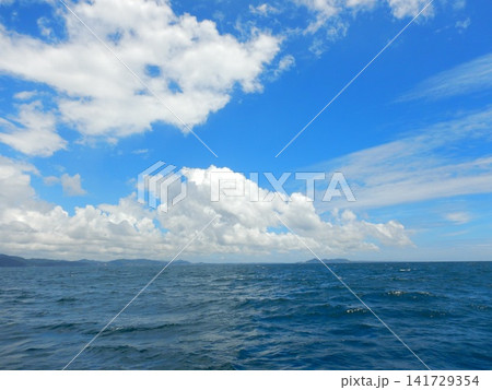 夏、白い雲、海 141729354